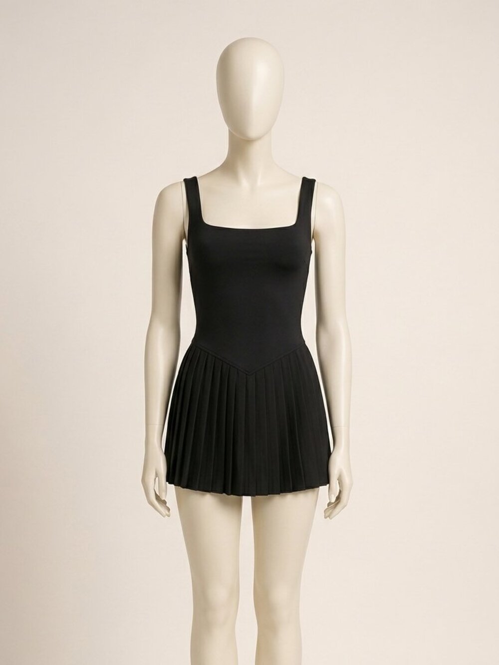 QINSEN Women's Tennis Golf Dress Black S Square Neck Pleated Built In Shorts